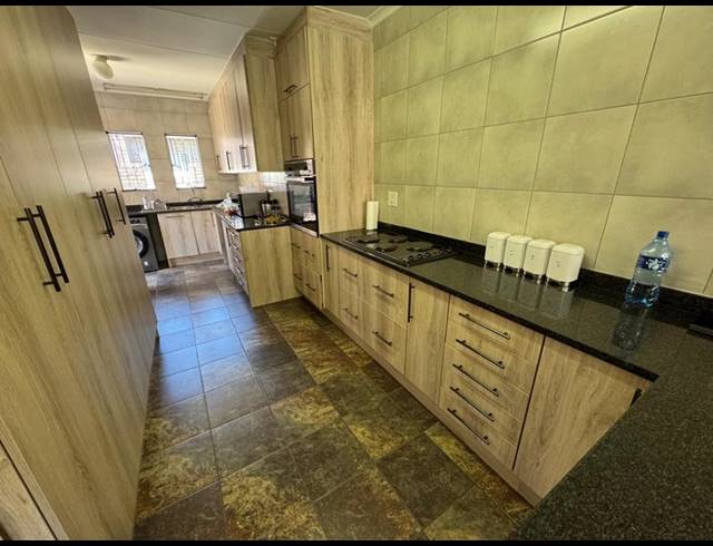 3 BEDROOM TOWNHOUSE FOR SALE IN BIRCHLEIGH NORTH